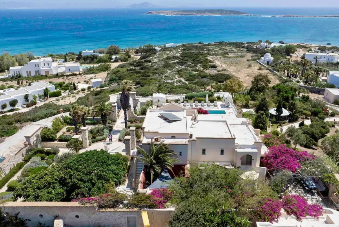 Exclusive beachfront villa in Santa Maria, Paros