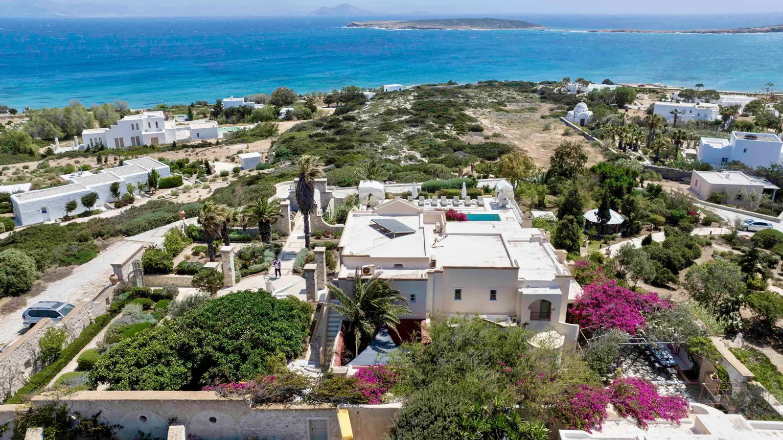 Exclusive beachfront villa in Santa Maria, Paros