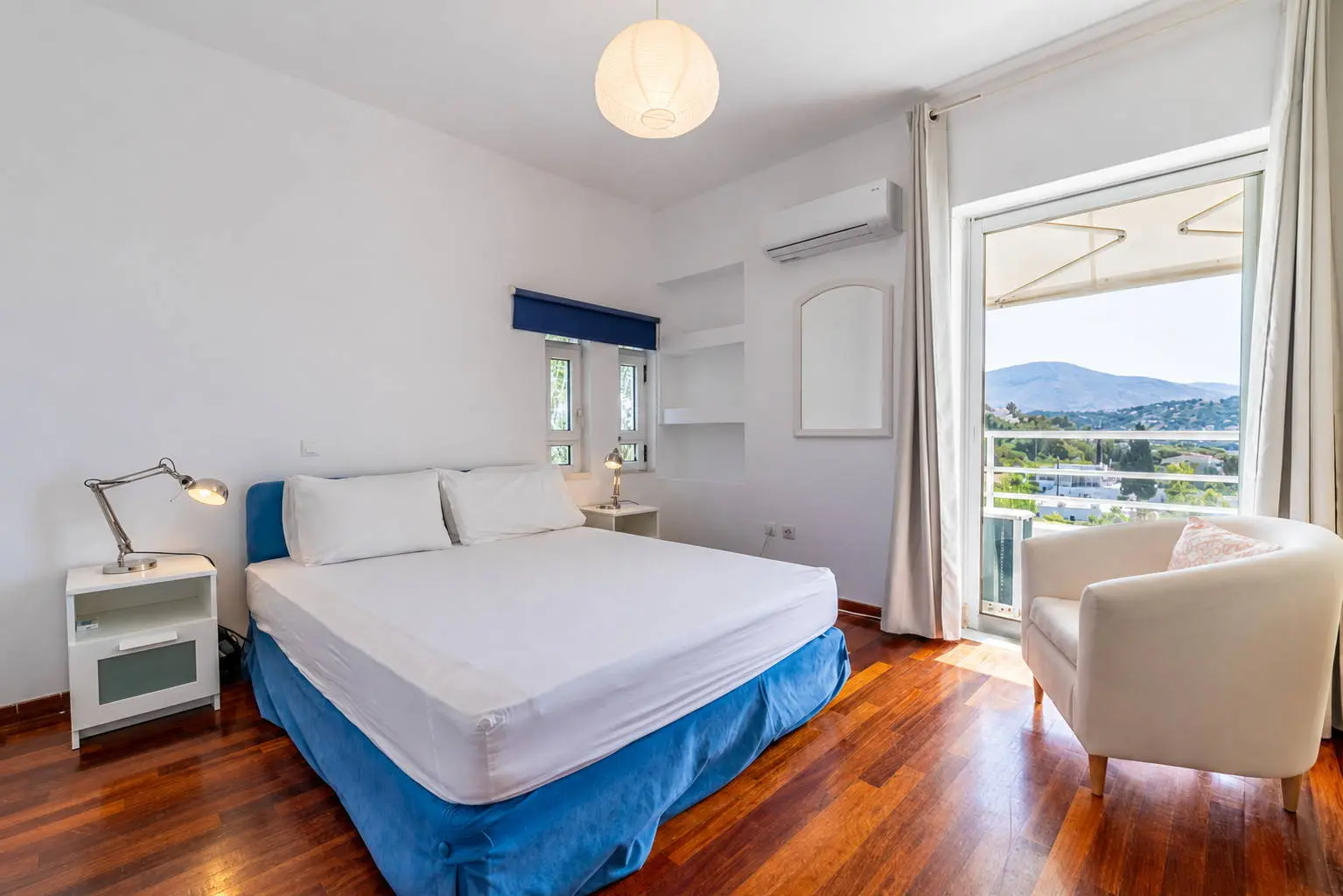 Front sea view villa with private pool in Lagonisi