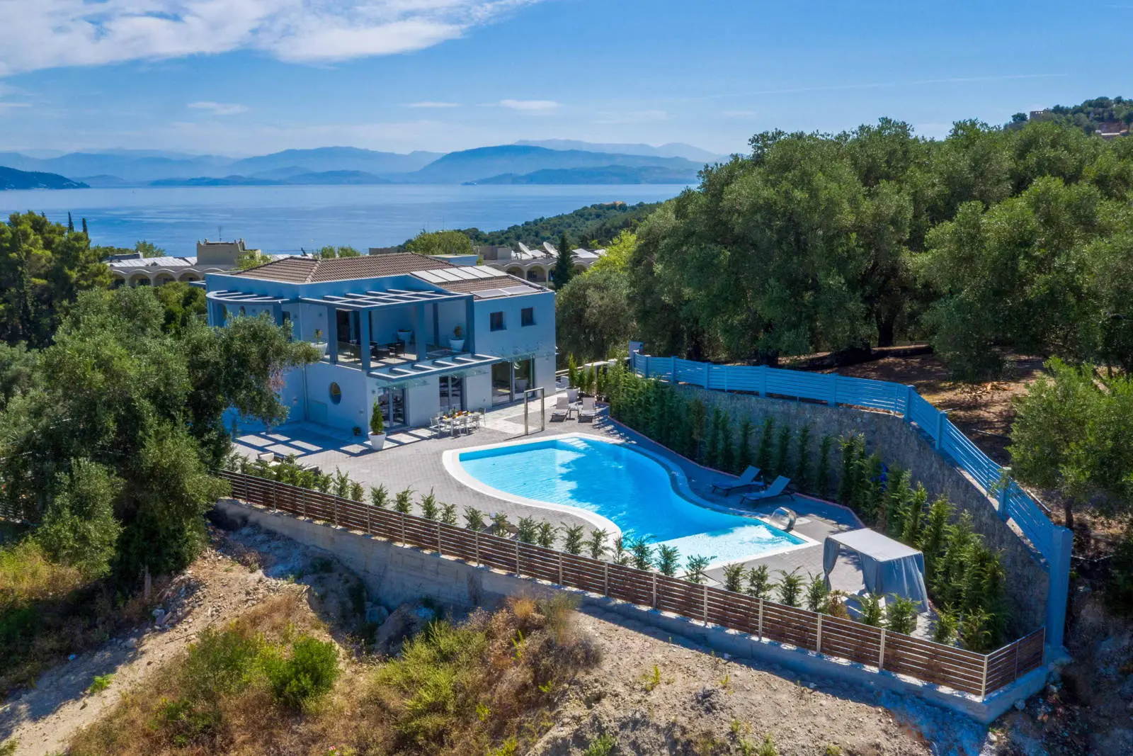 Exquisite mansion with luxurious amenities in Kommeno, Corfu
