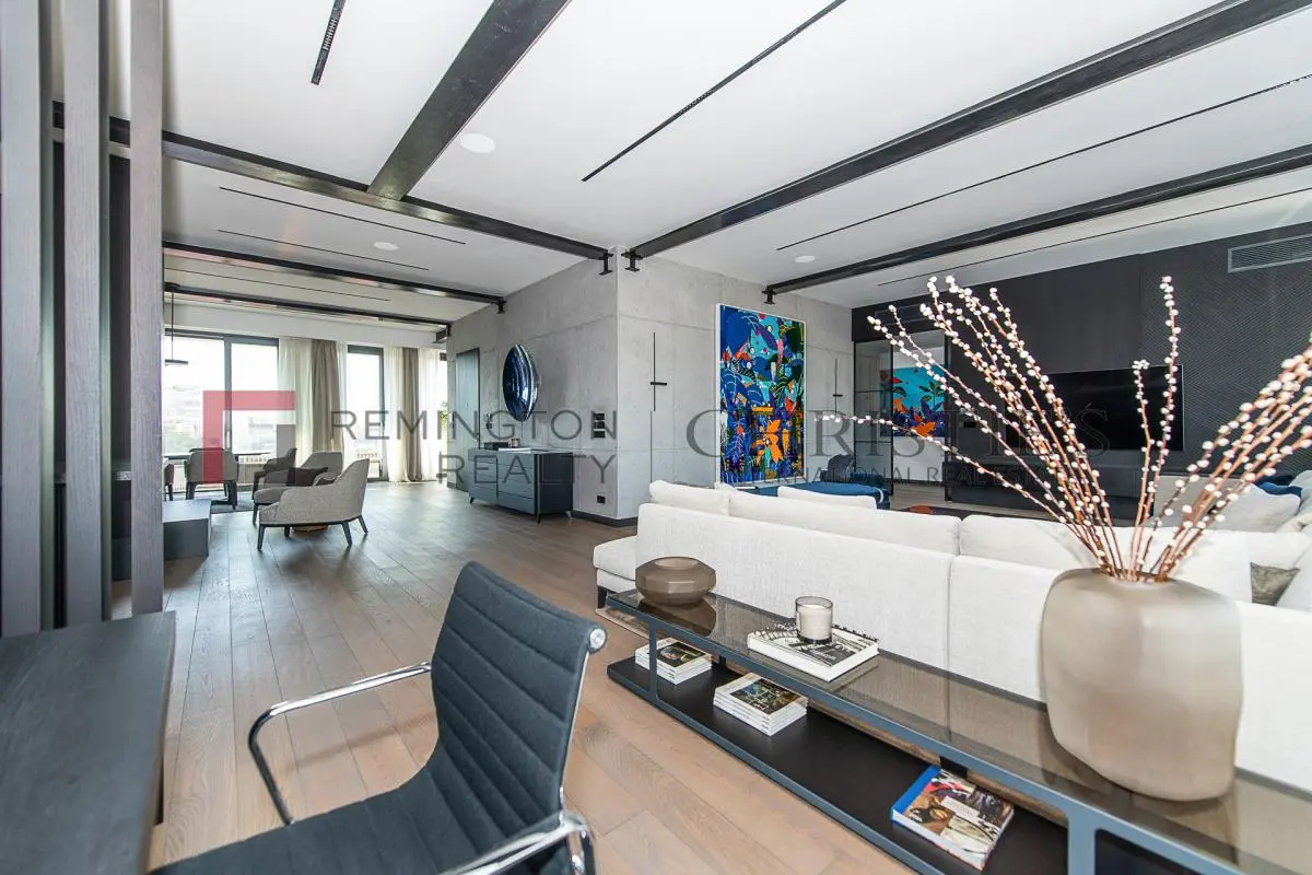 Exclusive Full-Floor Residence in the Heart of the City