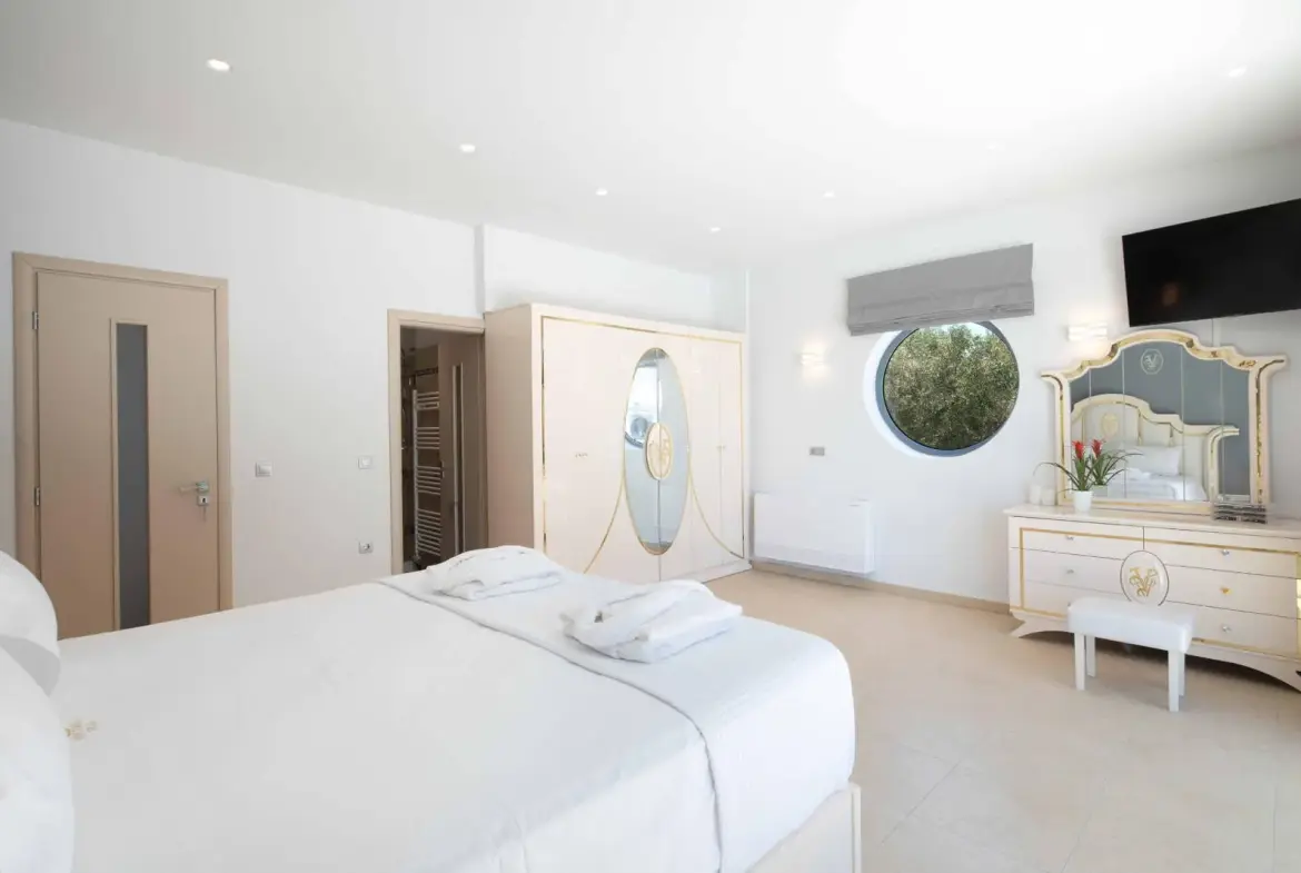 Exquisite mansion with luxurious amenities in Kommeno, Corfu