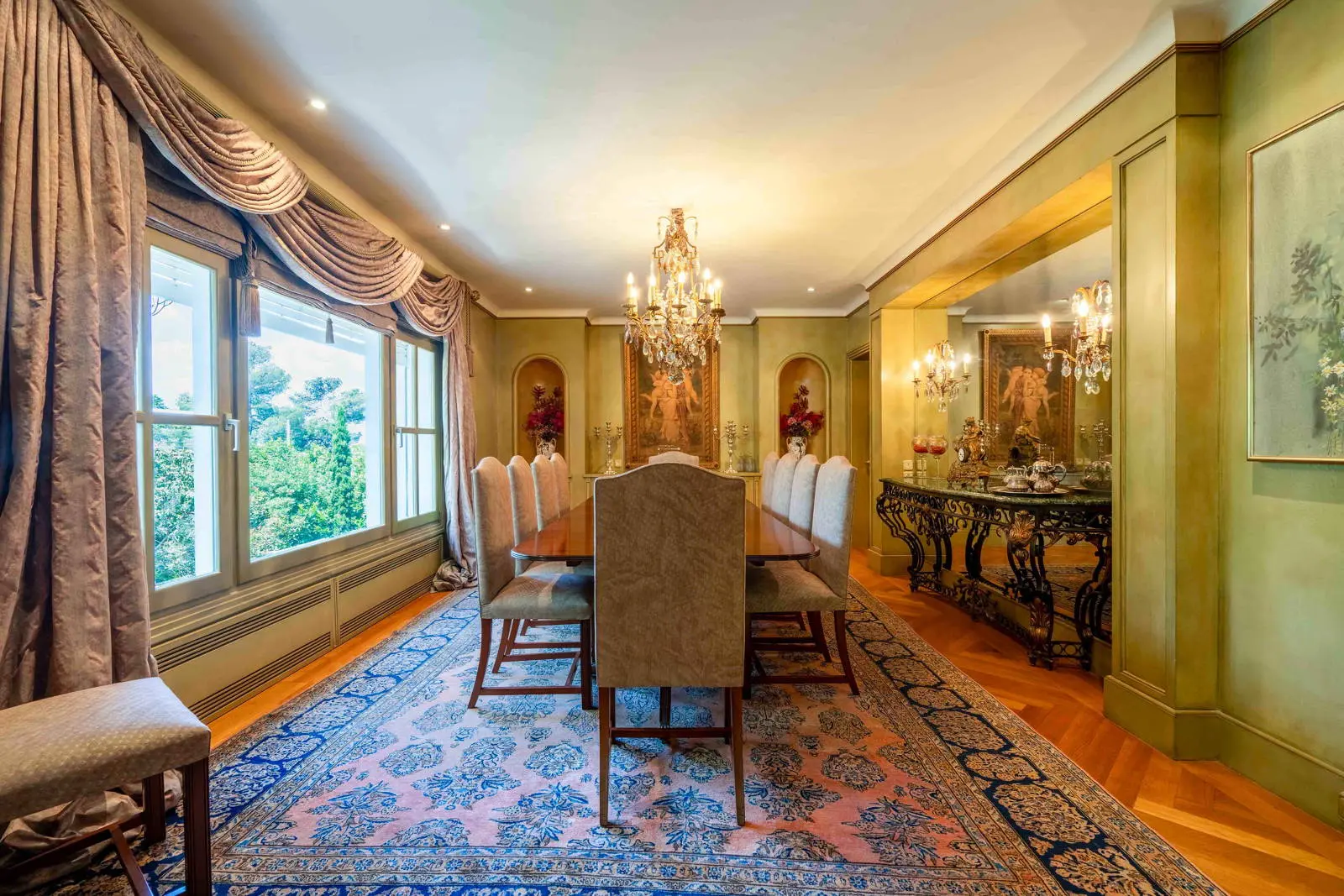Elegant and timeless villa in Ekali