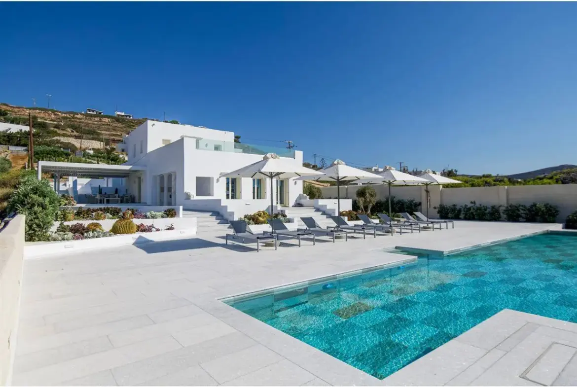 Exceptional seafront villa with direct beach access in Paros