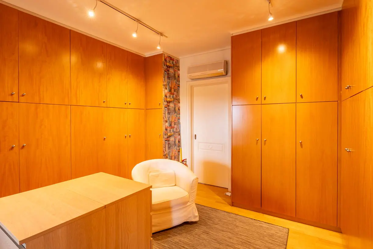 High-end detached residence set on a 1,200 sq.m. plot