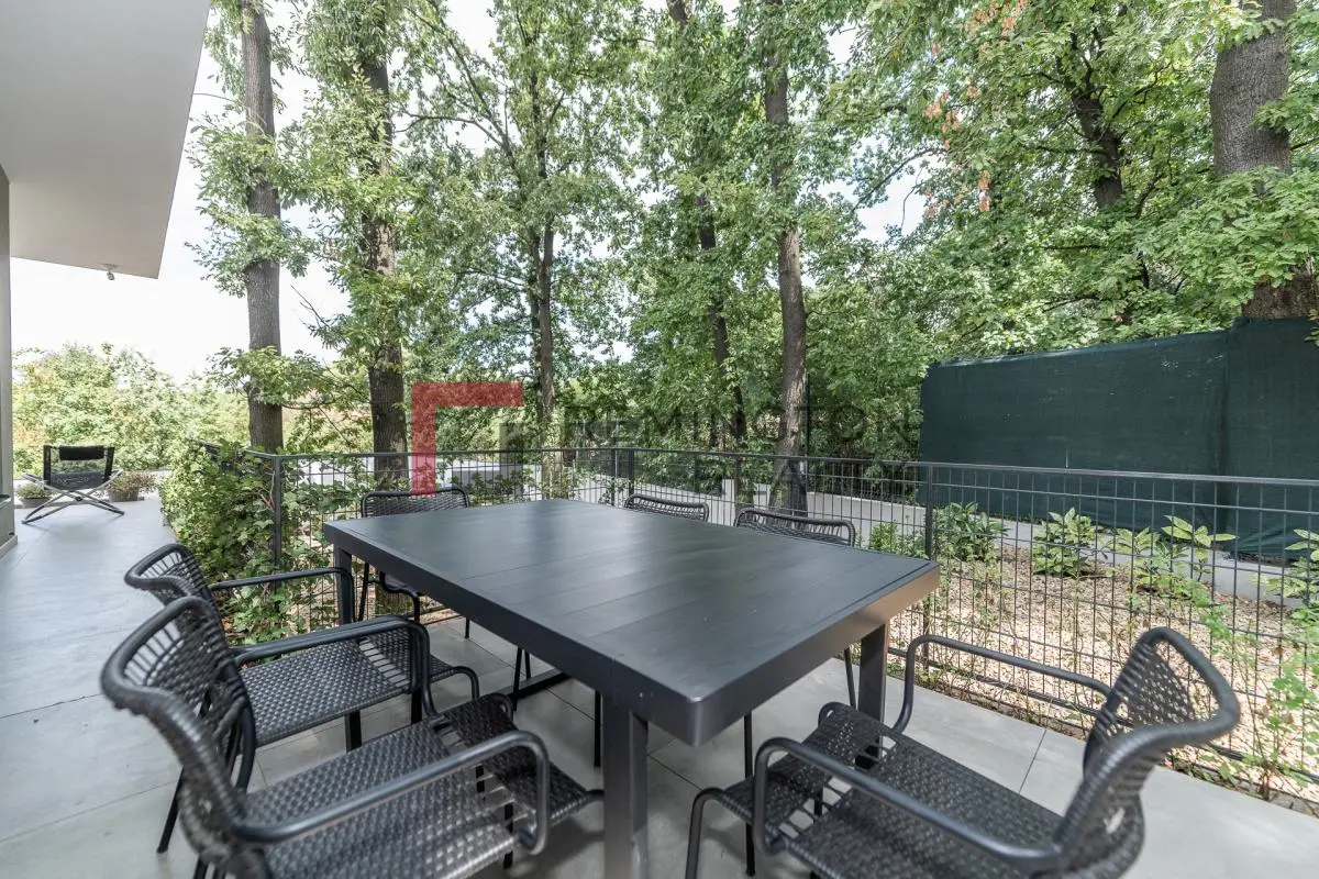 House in the Oak Forest