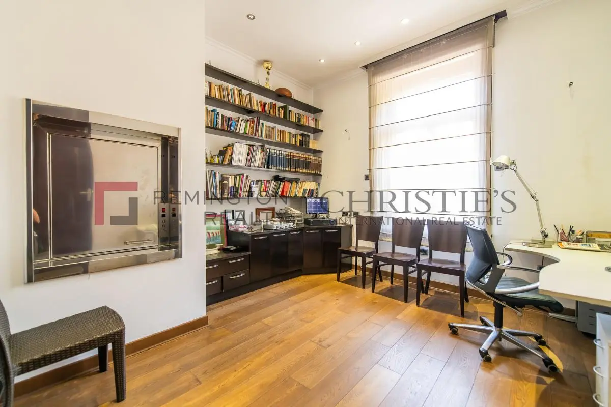 bh-6b0c45cd457c Distinguished City Villa in the Heart of the Urban Core