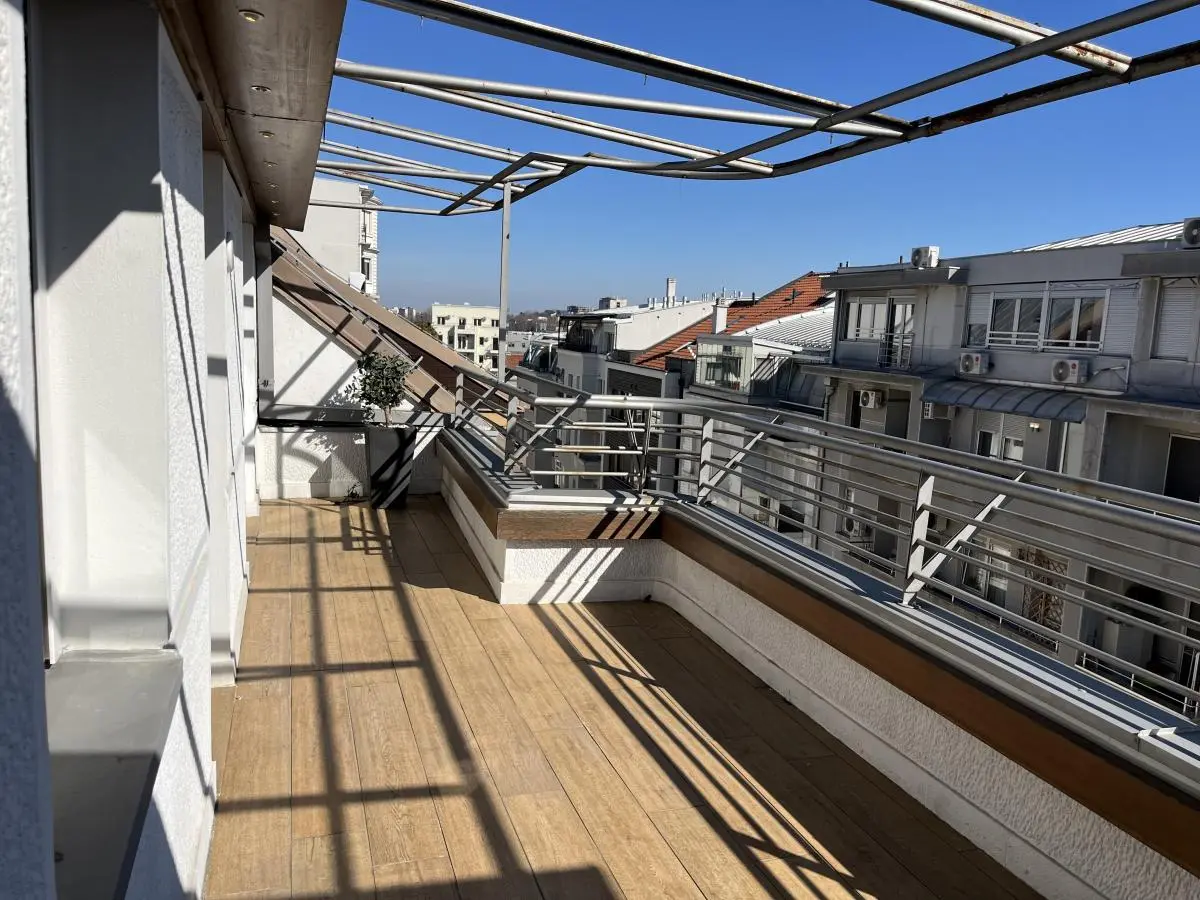 Stylish 4-Room Penthouse Duplex