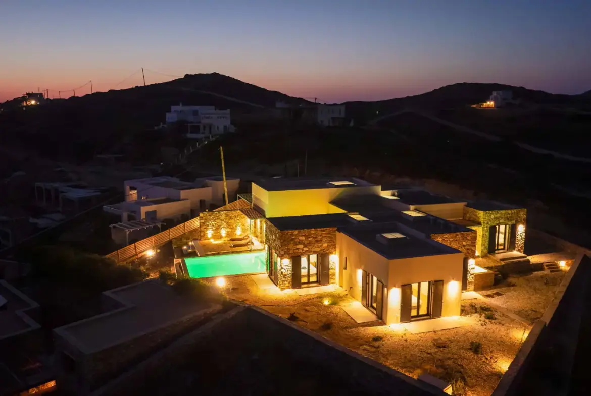 Antiparos exclusive villa with 5 private suites