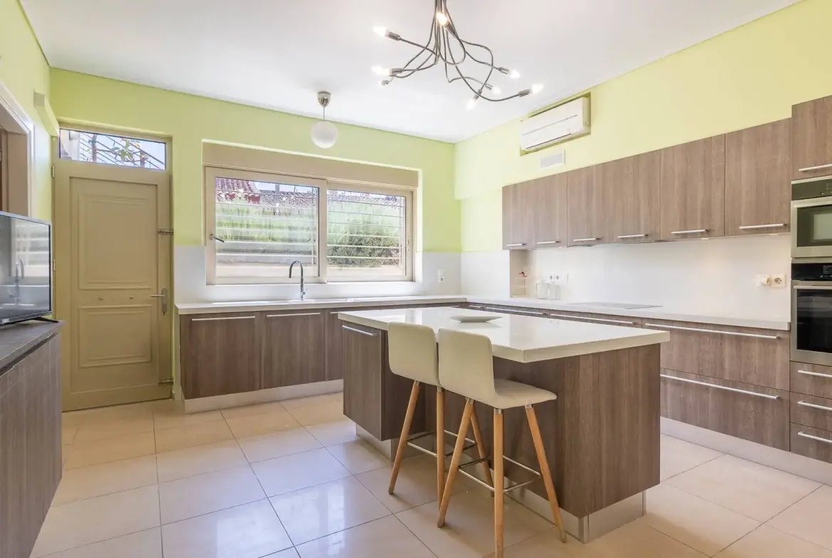 Luxurious 450 sq.m. detached house with a private pool in Agia Marina
