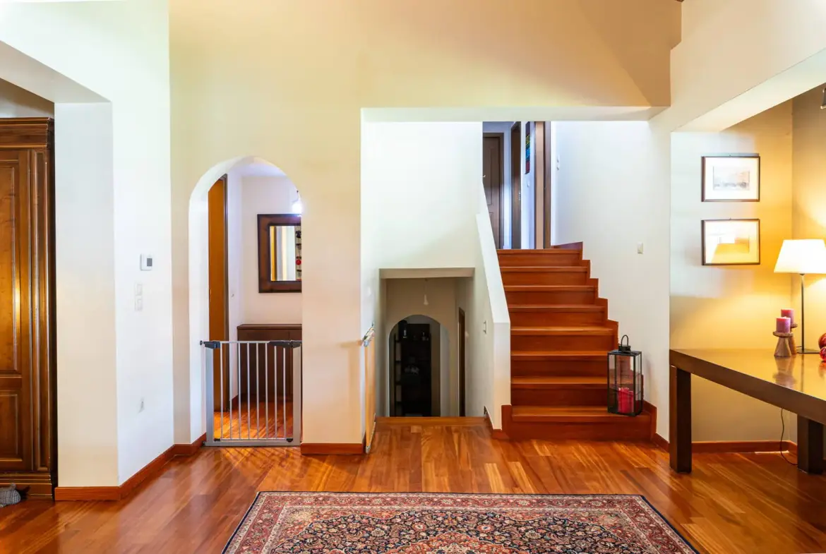 Two luxurious residences in 23,000 sq.m.