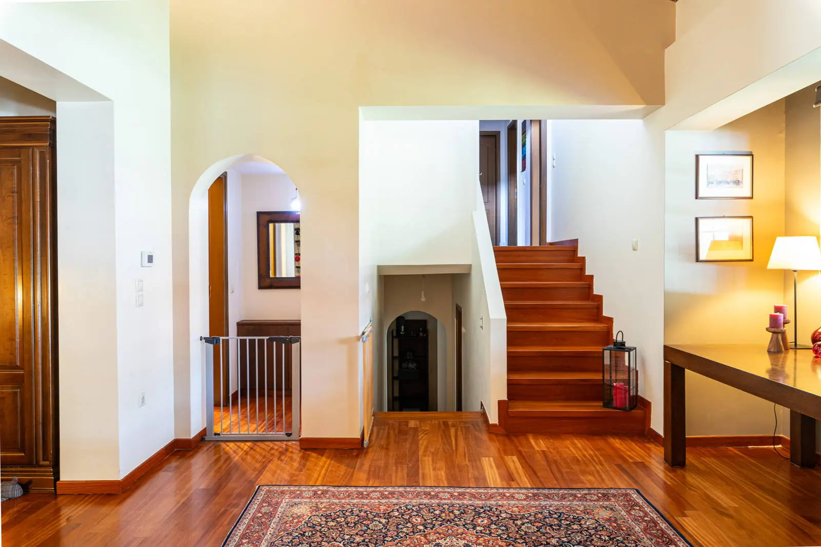 Two luxurious residences in 23,000 sq.m.