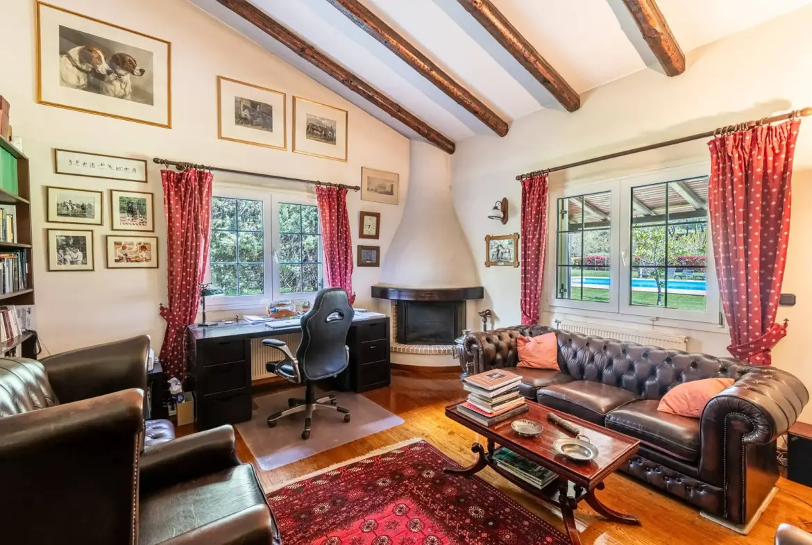 Two luxurious residences in 23,000 sq.m.