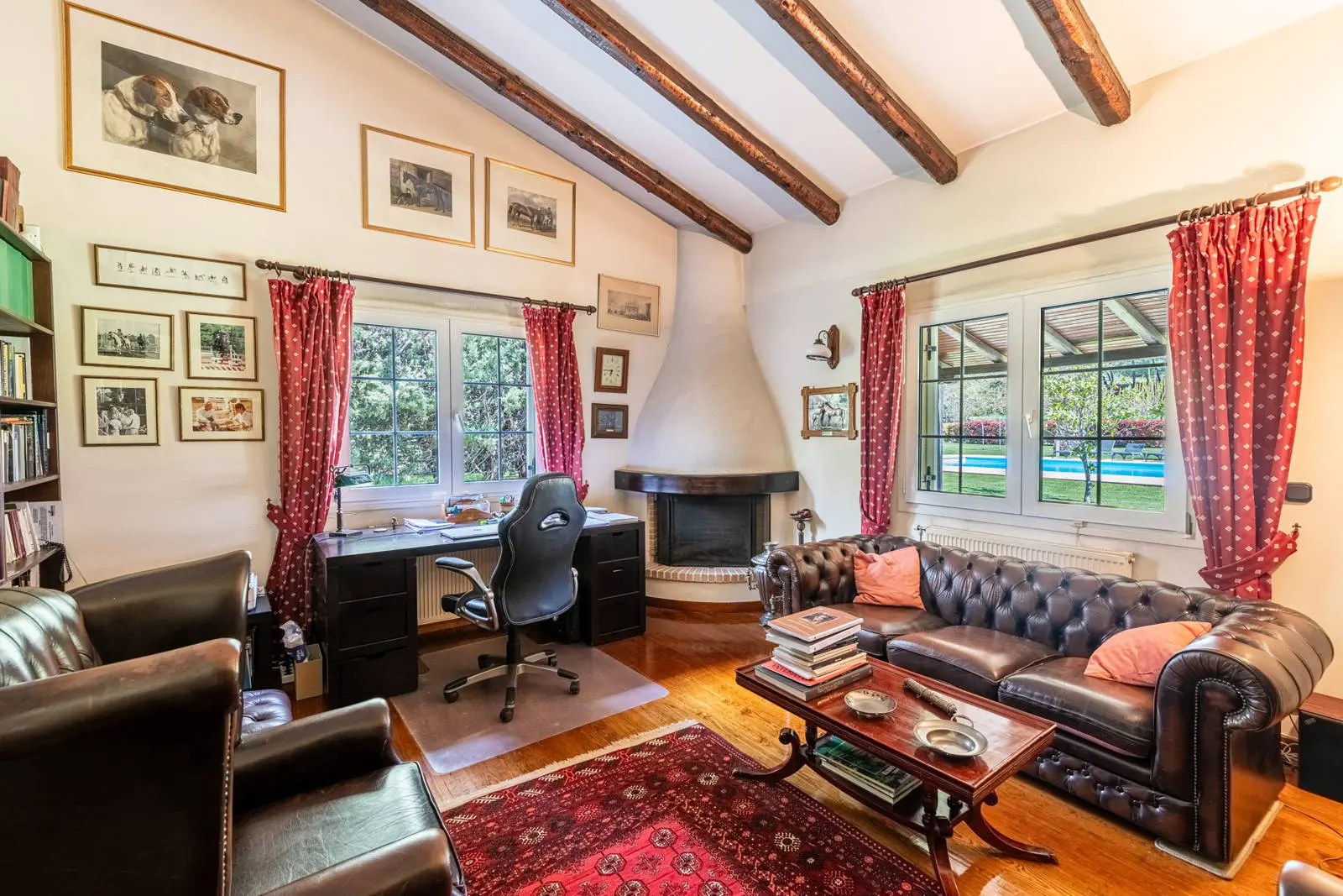 Two luxurious residences in 23,000 sq.m.
