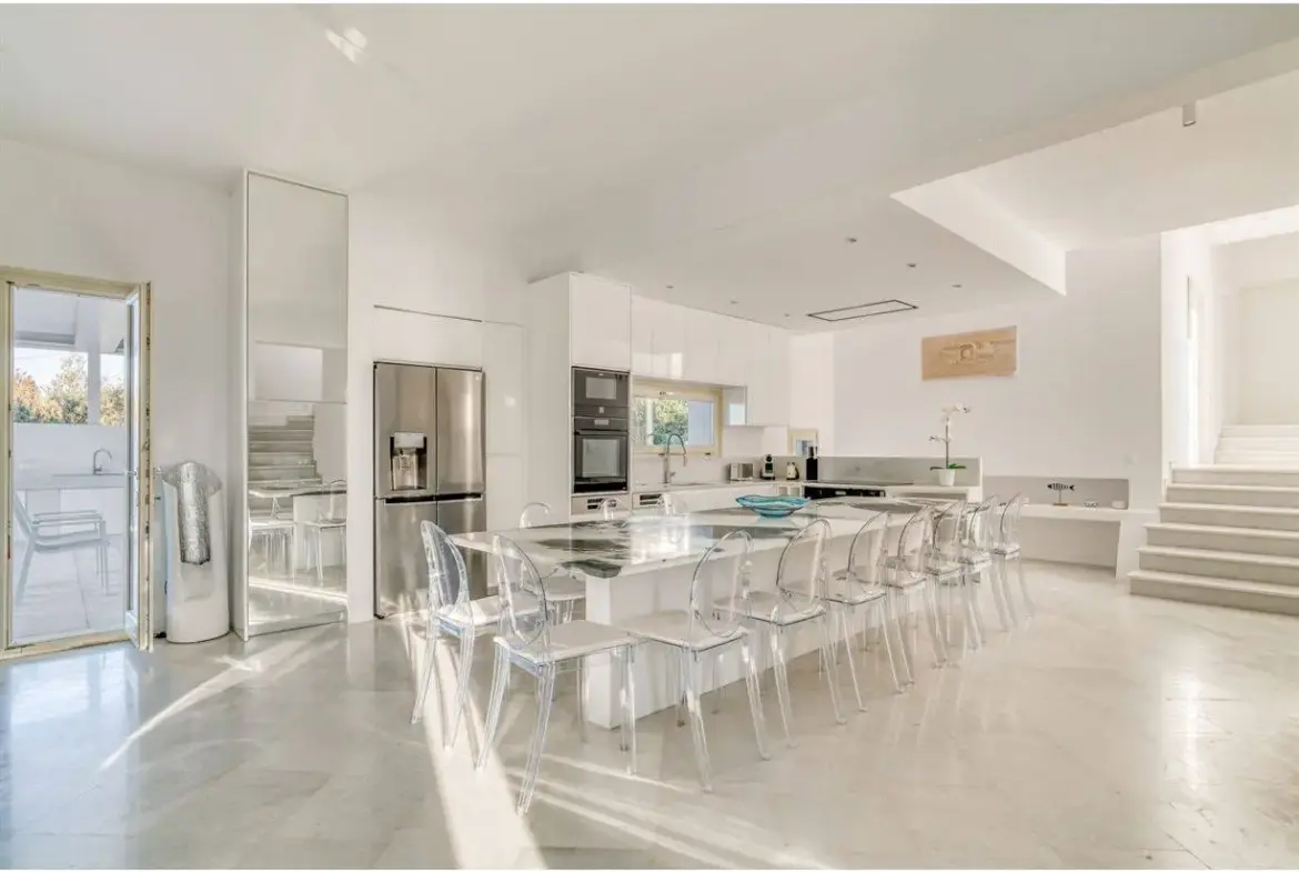 Exceptional seafront villa with direct beach access in Paros