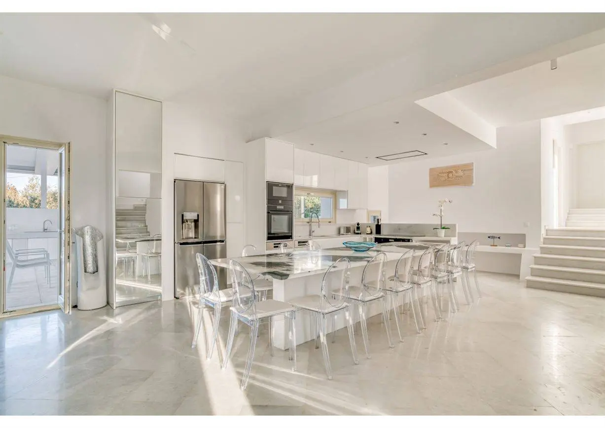 Exceptional seafront villa with direct beach access in Paros
