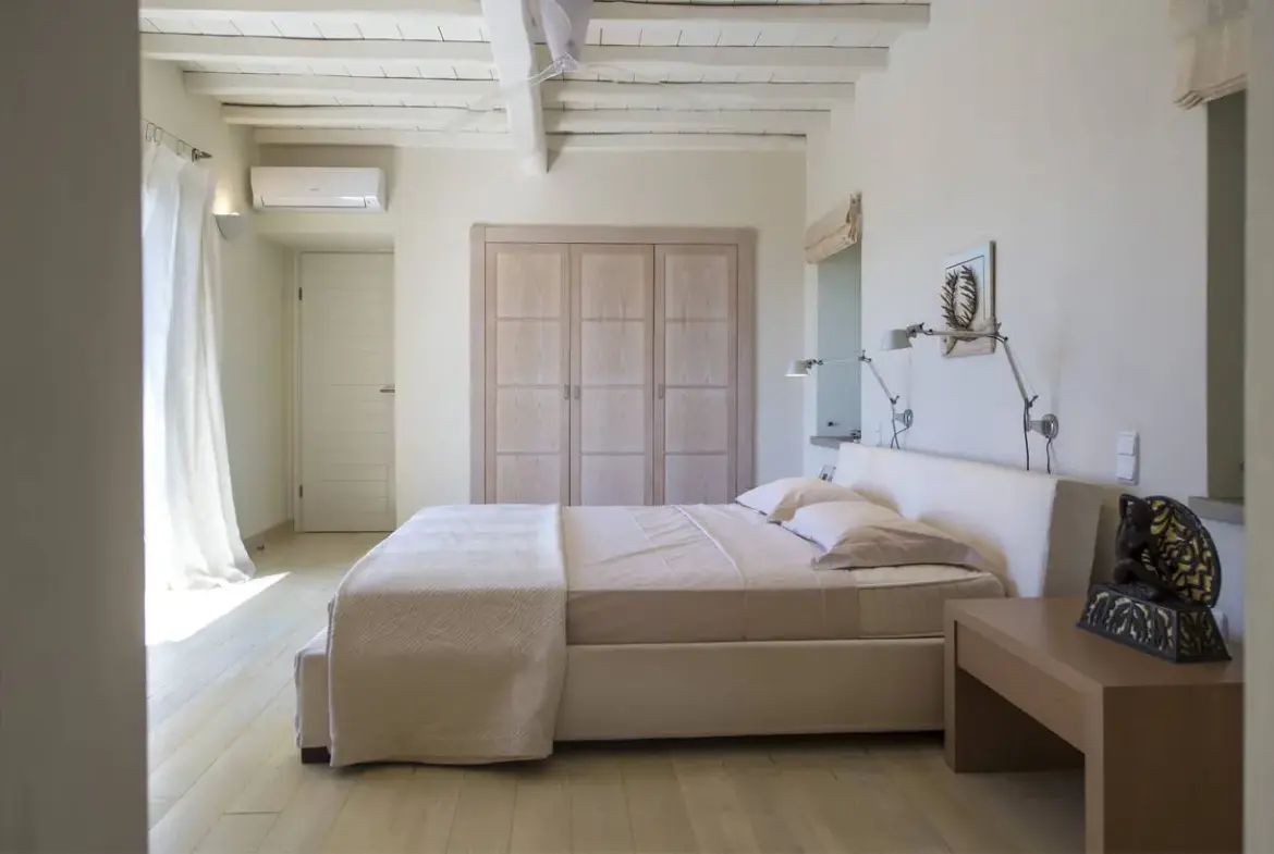 Venus:Beachfront Mansion with Vineyard and Pool in Paros