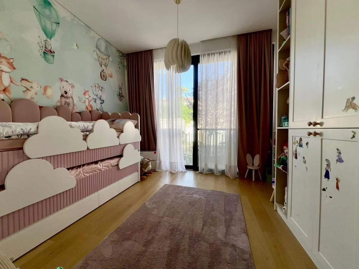 Family apartment with 2 garage parking spaces and a storage room