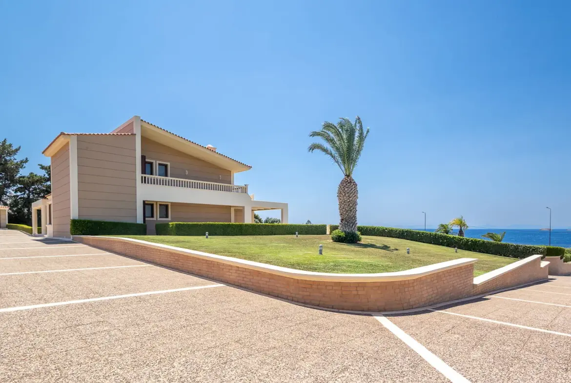 Exquisite 950sq.m. coastal villa with panoramic sea views in Saronida