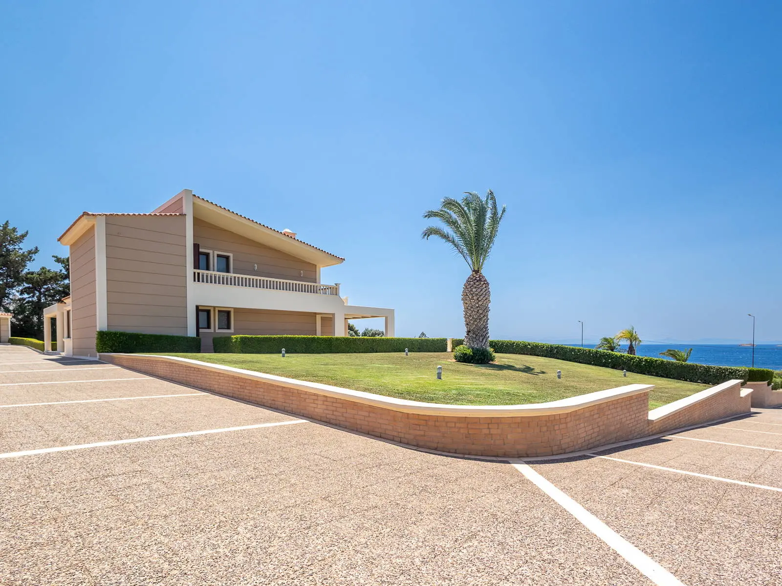 Exquisite 950sq.m. coastal villa with panoramic sea views in Saronida