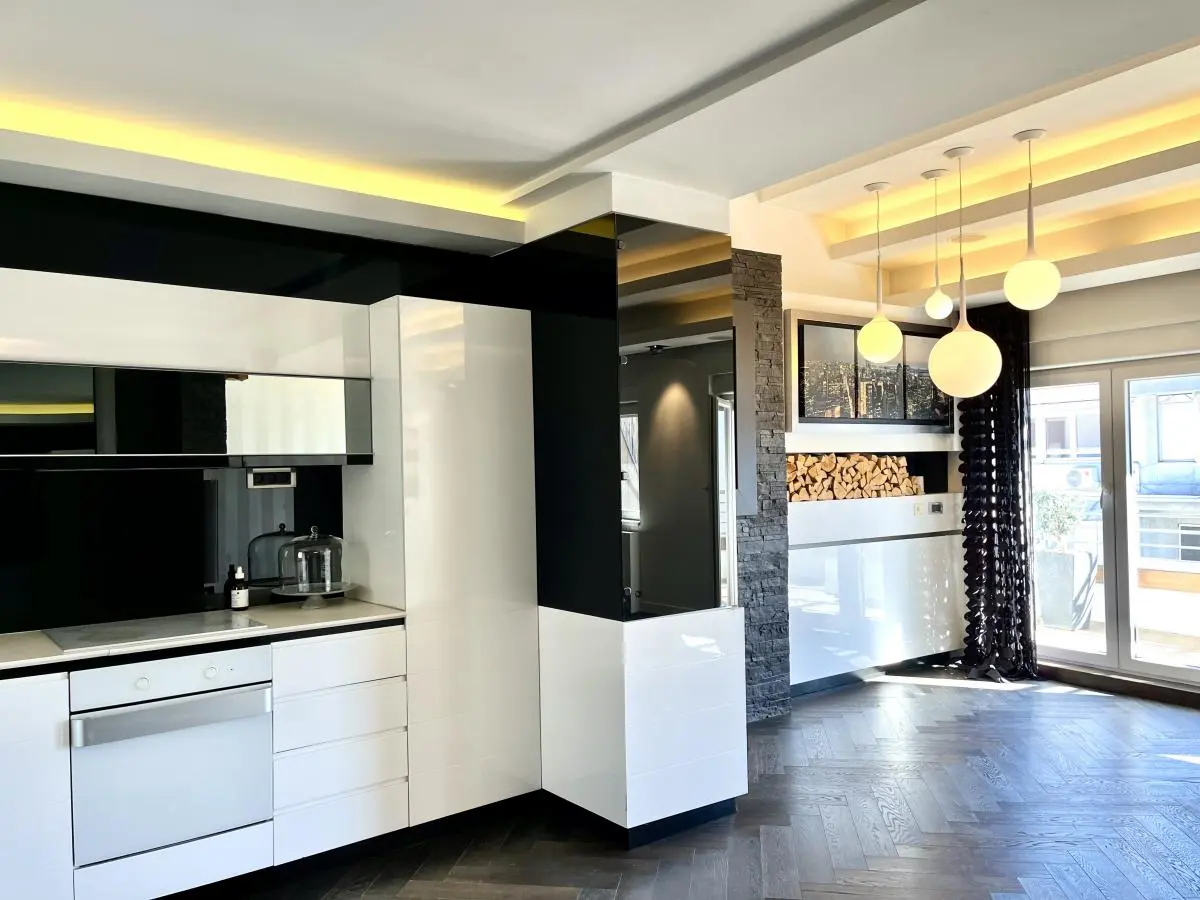 Stylish 4-Room Penthouse Duplex