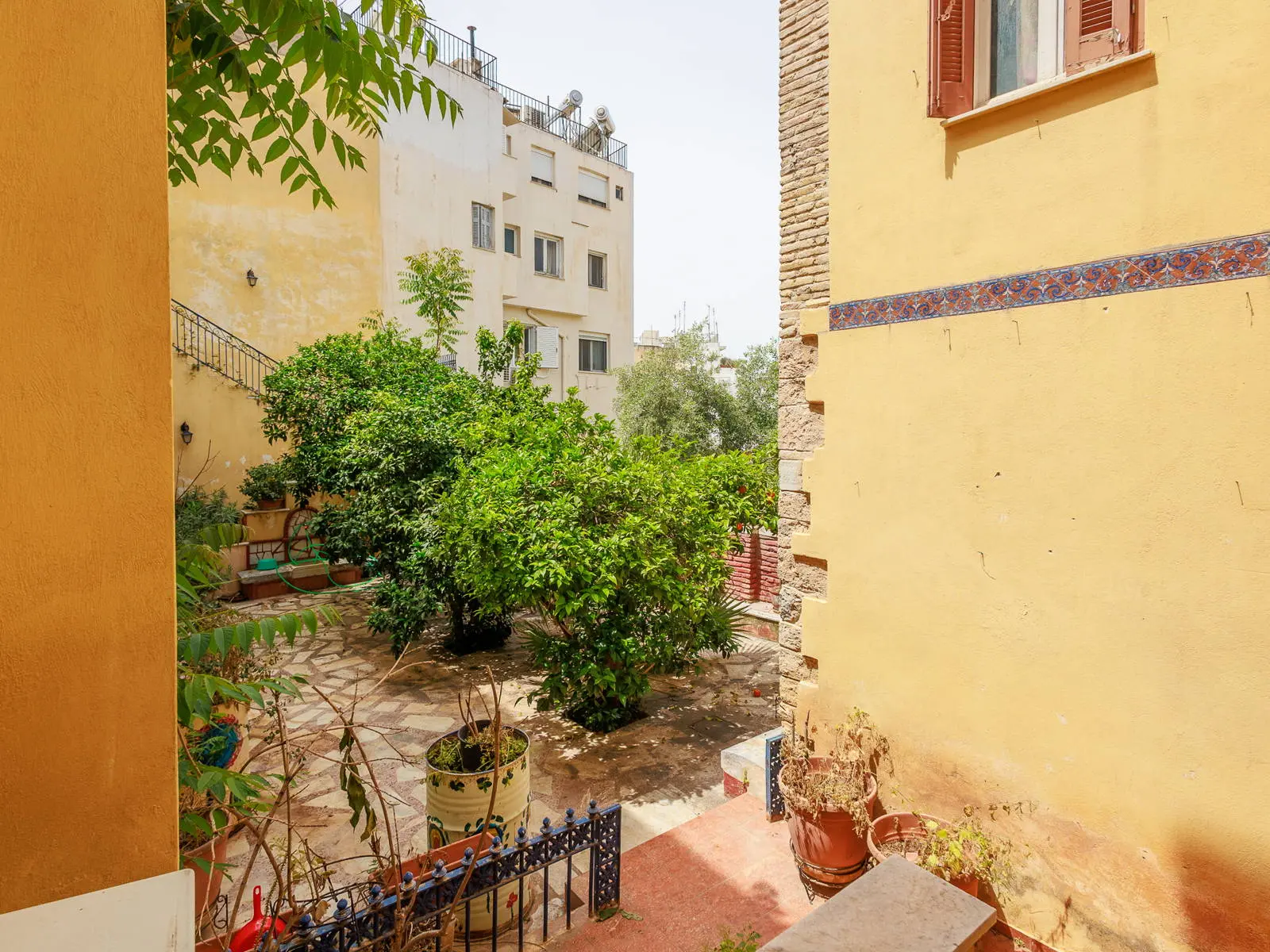 Historic detached house in Plaka with large courtyard