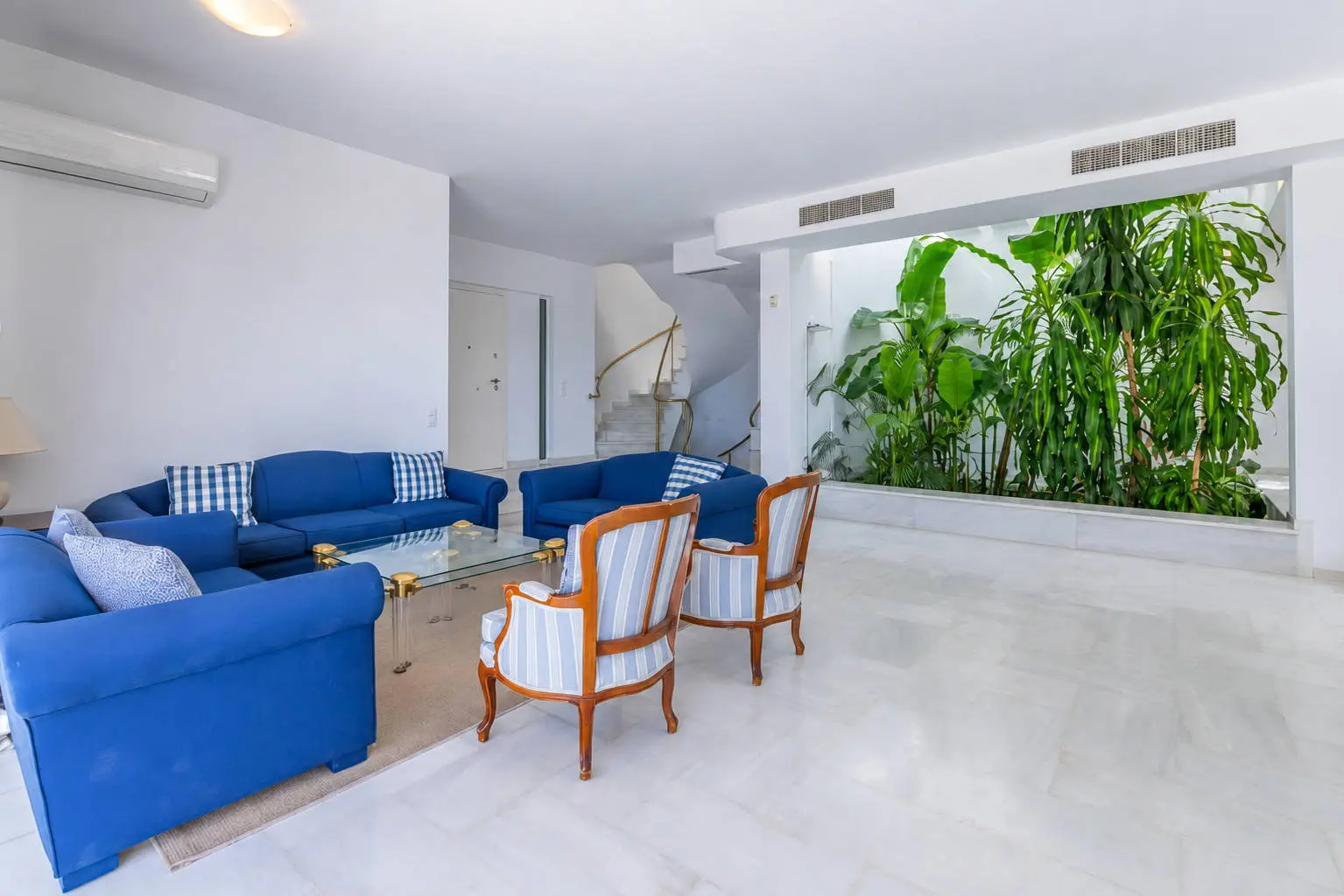 Front sea view villa with private pool in Lagonisi