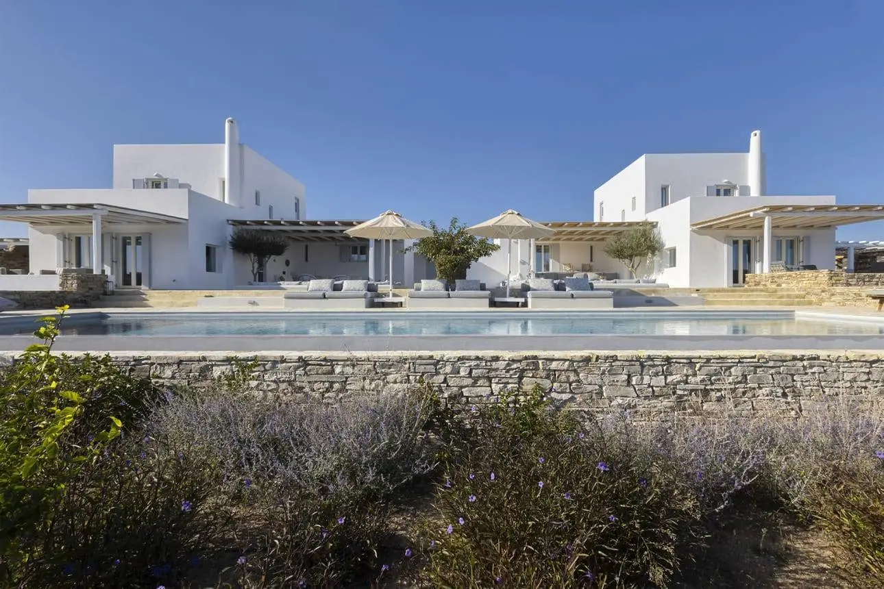 Luxury villa with dual residences and direct beach access in Antiparos
