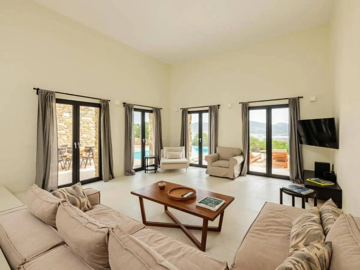 Antiparos exclusive villa with 5 private suites