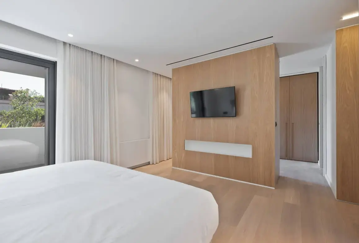 Luxury detached residence in Vouliagmeni I Ready to move in