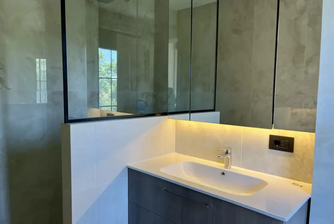 Modern Villa with a Swimming Pool in Avala