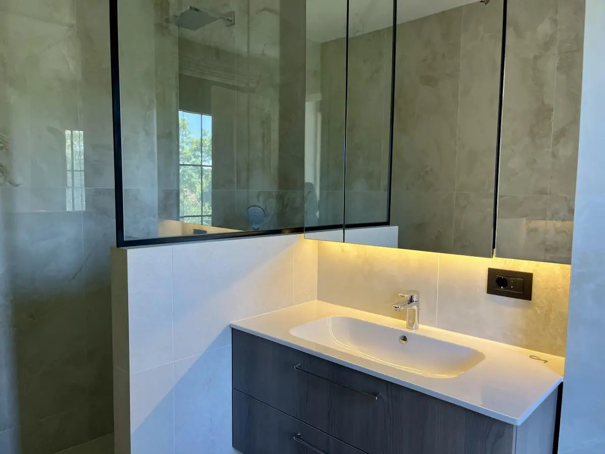 Modern Villa with a Swimming Pool in Avala