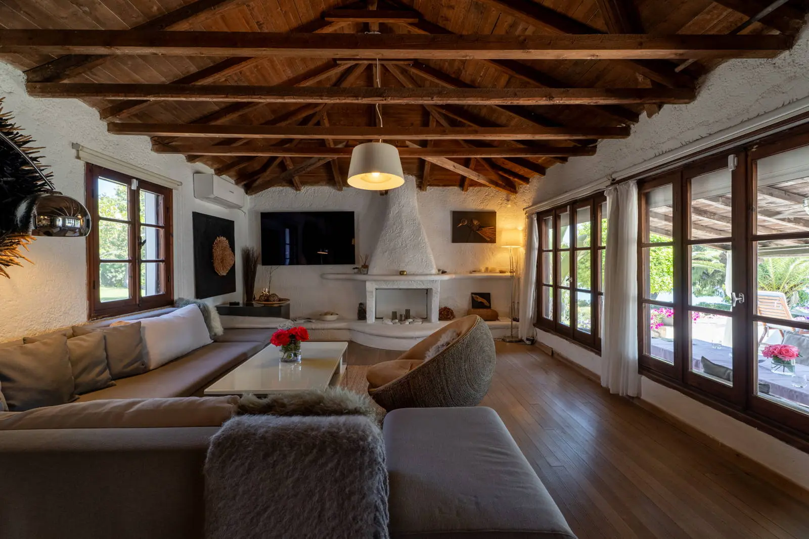 Unique seaside estate with a grand detached house