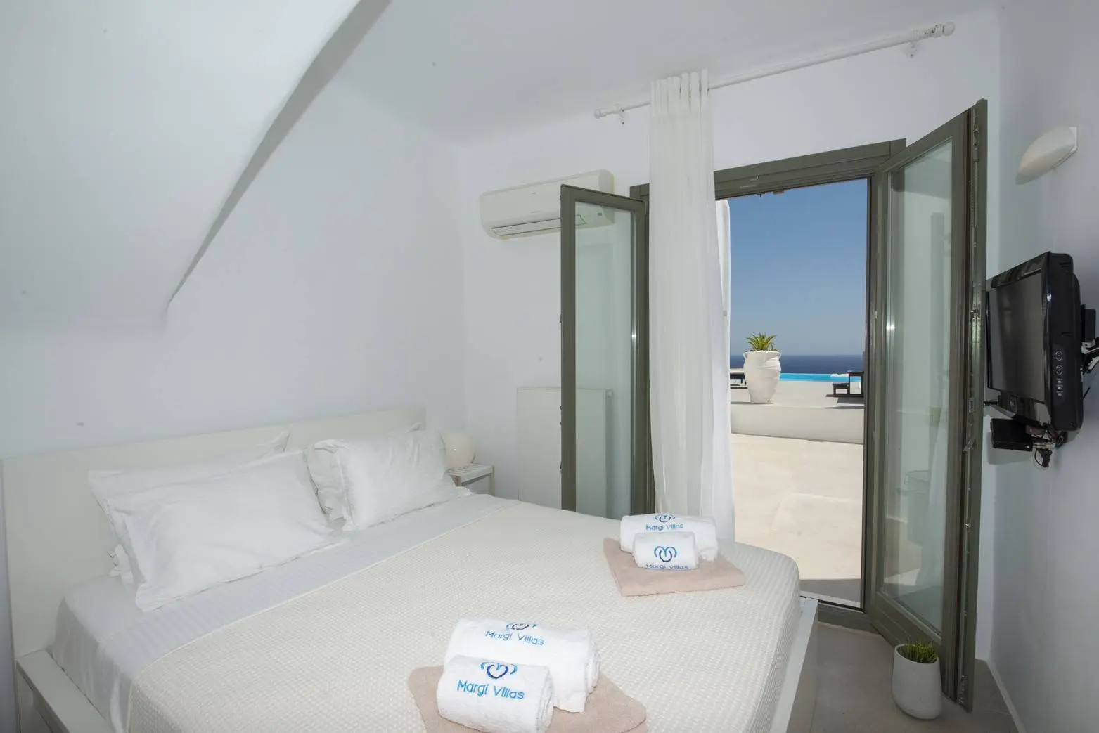 Luxurious villa overlooking the Aegean Sea, Mykonos