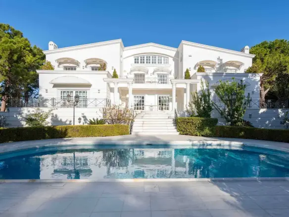 Luxury family residences in a prime location, Ekali