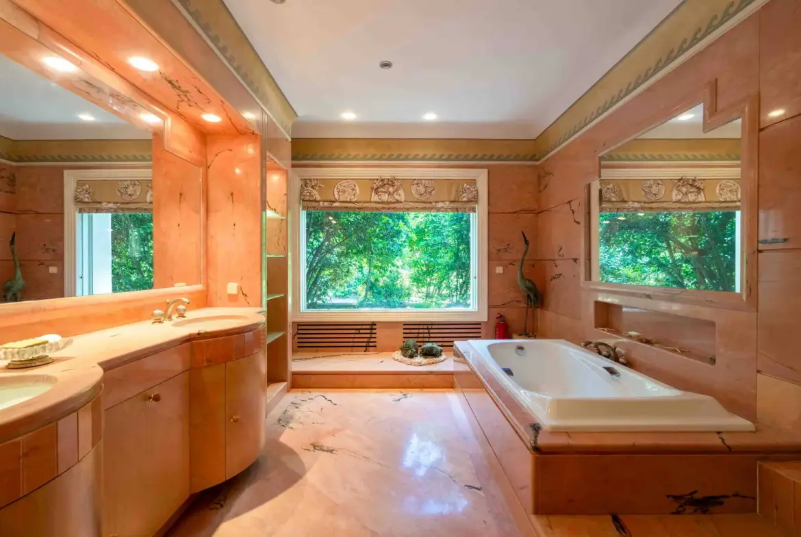 Elegant and timeless villa in Ekali