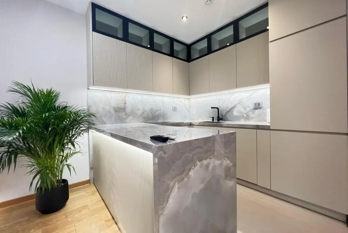Luxurious four-room apartment in Vračar in a new building with a smart system