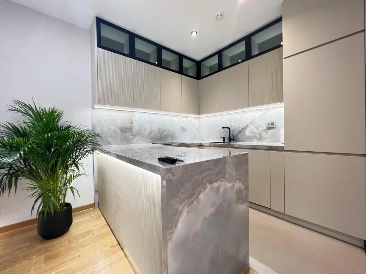 Luxurious four-room apartment in Vračar in a new building with a smart system