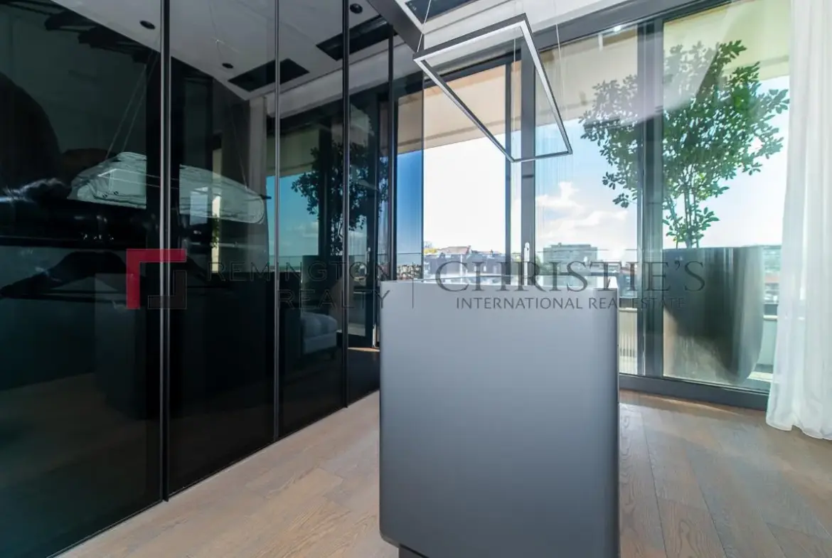 Exclusive Full-Floor Residence in the Heart of the City