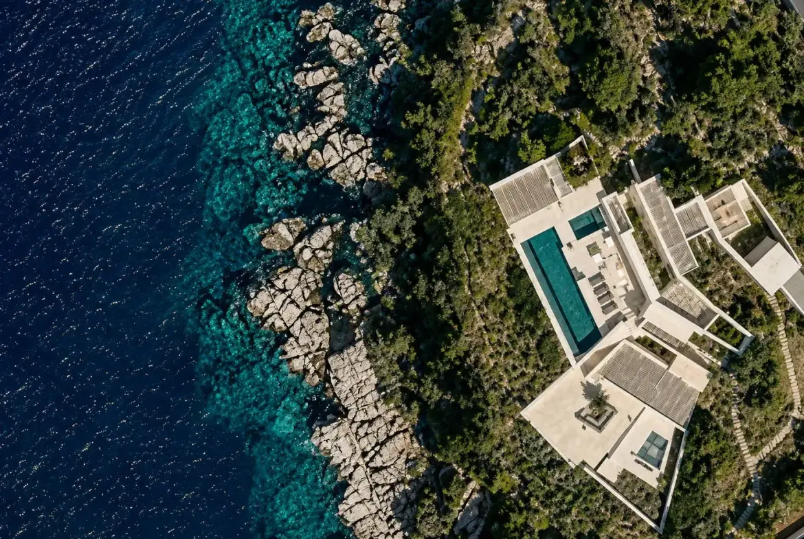 The awarded waterfront residence in Lefkada