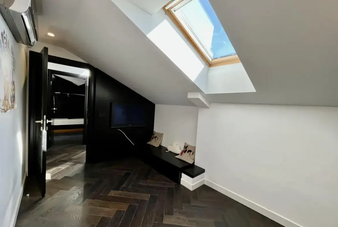 Stylish 4-Room Penthouse Duplex