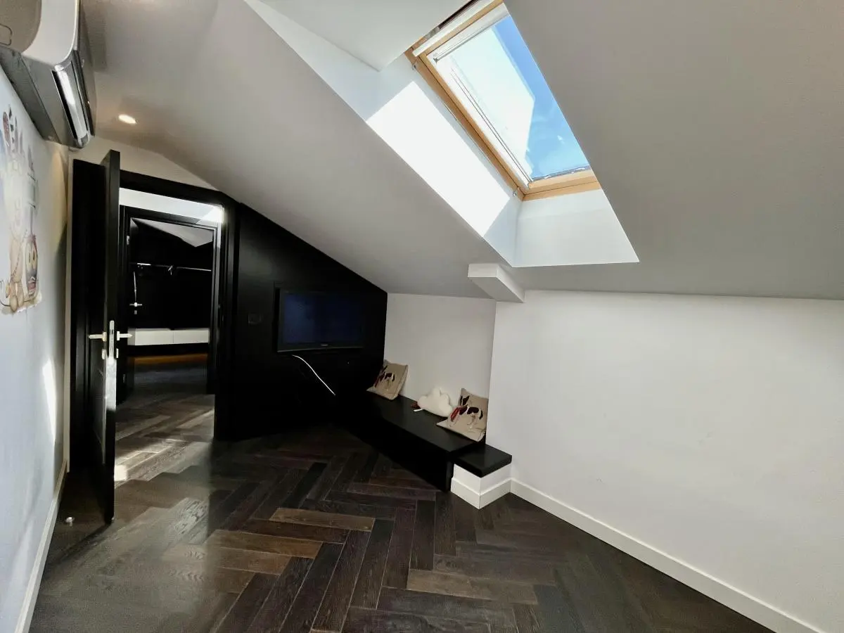 Stylish 4-Room Penthouse Duplex