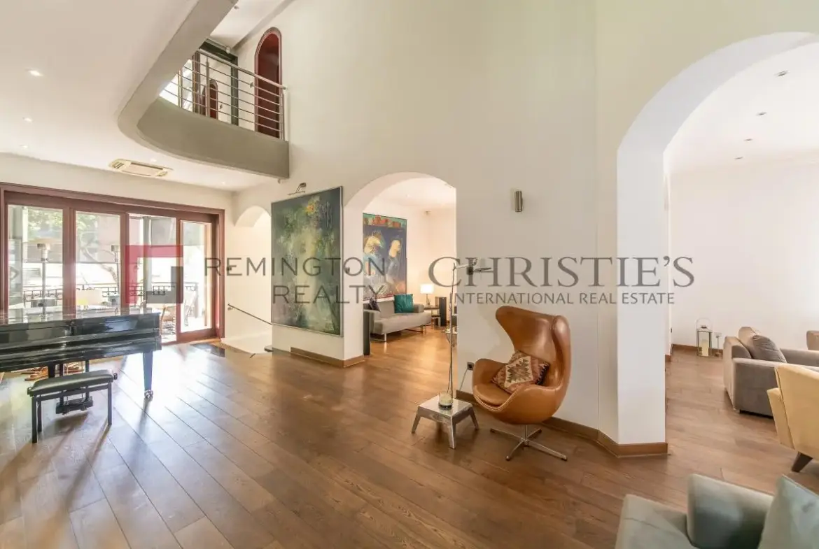 Distinguished City Villa in the Heart of the Urban Core