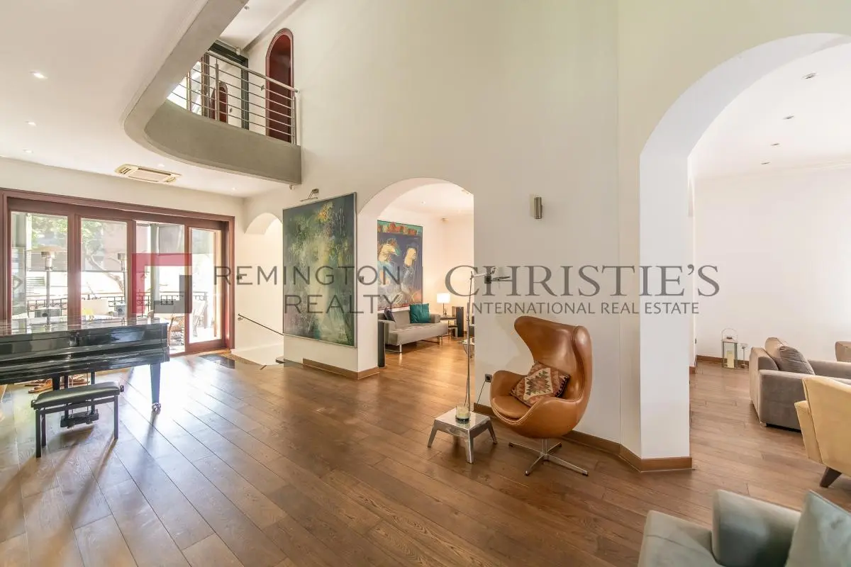 bh-78faea807be6 Distinguished City Villa in the Heart of the Urban Core