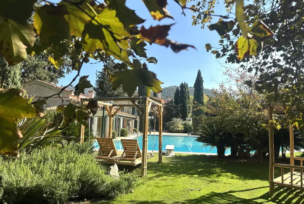 Stylish mansion comprising two residences & a large swimming pool in Nea Erythraia