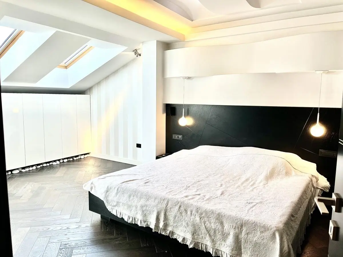Stylish 4-Room Penthouse Duplex
