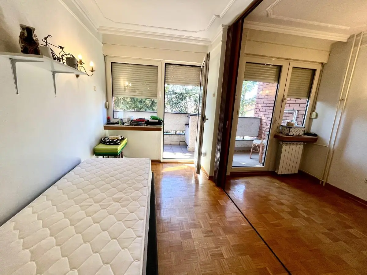 bh-7dfd564a693d Spacious apartment in Voždovac with 5 bedrooms and a private courtyard