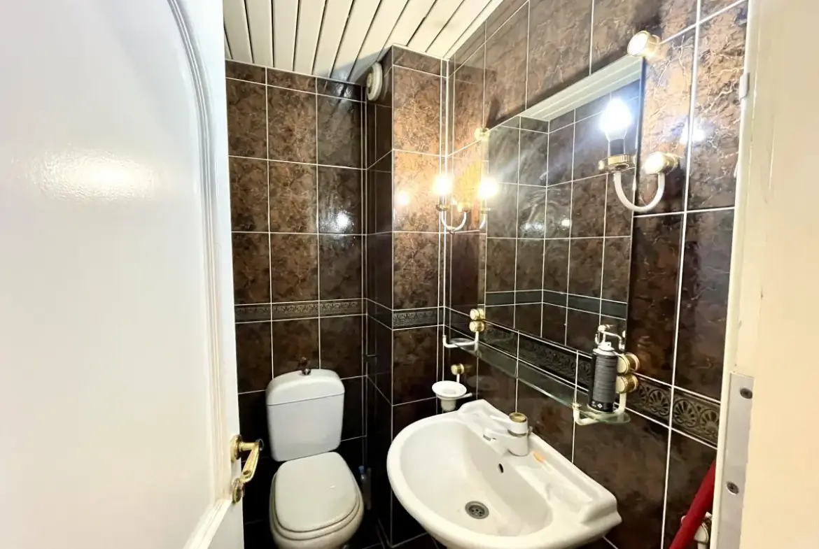 Spacious apartment in Voždovac with 5 bedrooms and a private courtyard