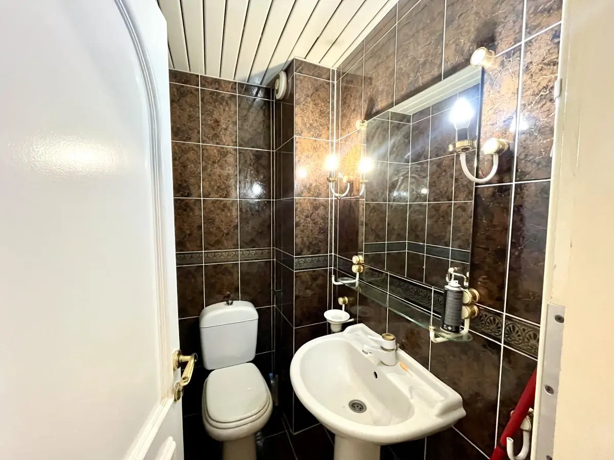 bh-813891c31f87 Spacious apartment in Voždovac with 5 bedrooms and a private courtyard
