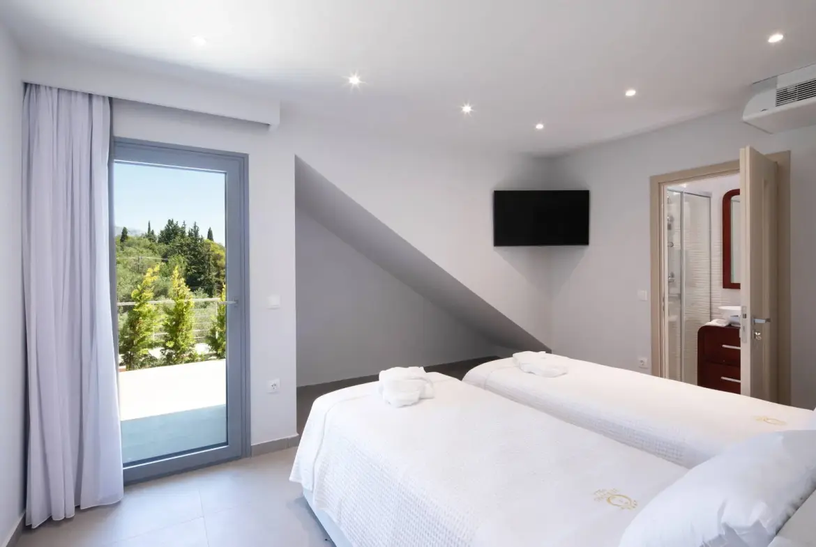 Exquisite mansion with luxurious amenities in Kommeno, Corfu